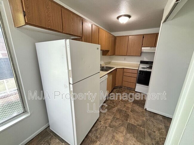Building Photo - 4642 S Arlington Park Dr