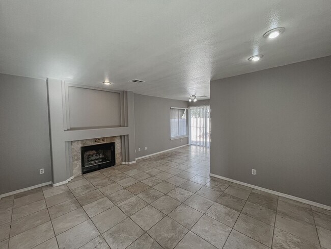 Building Photo - Spacious 4-Bedroom Home in Prime Green Val...