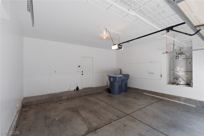 Building Photo - 886 Park Walk Ave