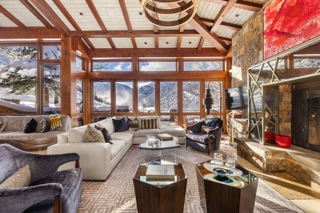 Building Photo - 472 Thunderbowl Ln