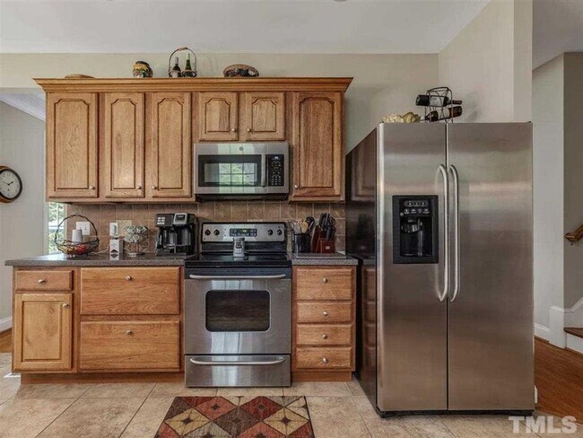 Building Photo - Beautiful Luxury Home In A Gated Community...