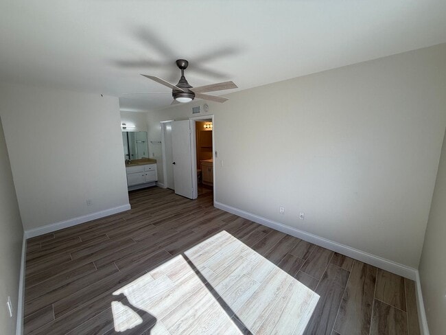 Building Photo - Remodeled 2-Bedroom Townhome in Tierrasant...