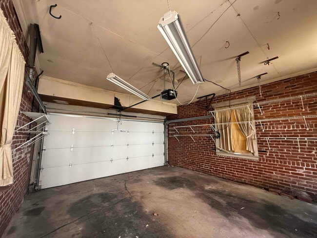 Building Photo - 714 Wayne Ave