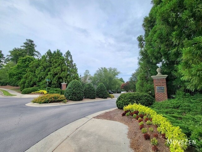 Building Photo - 614 Canyon Lake Cir