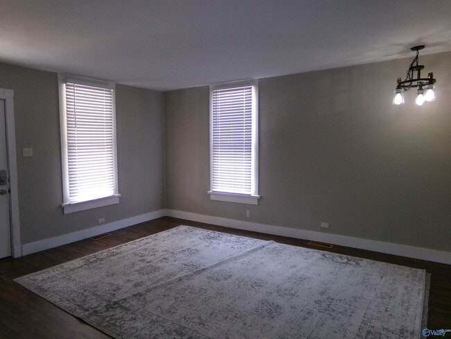 Building Photo - 611 Stevens Ave NE