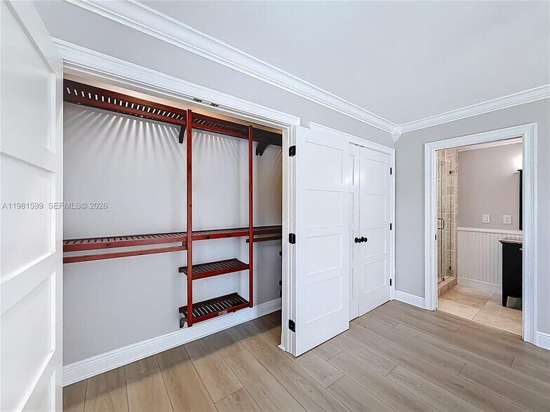 Building Photo - 2533 NE 21st Ter