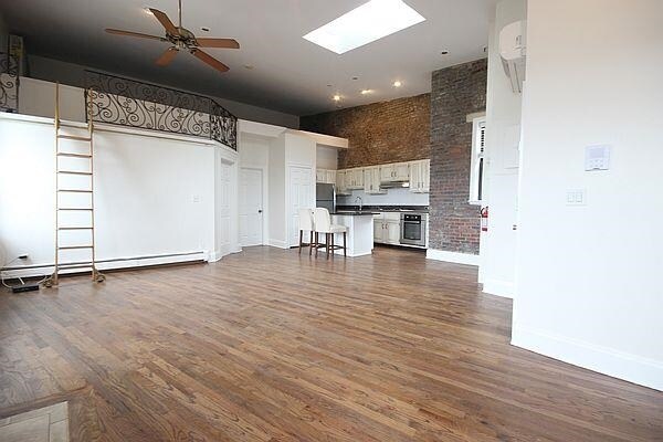 Primary Photo - 163 14th St