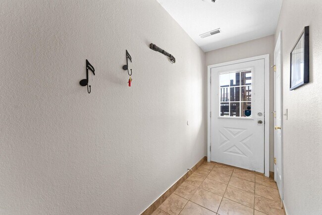 Building Photo - 570 Abby Ln