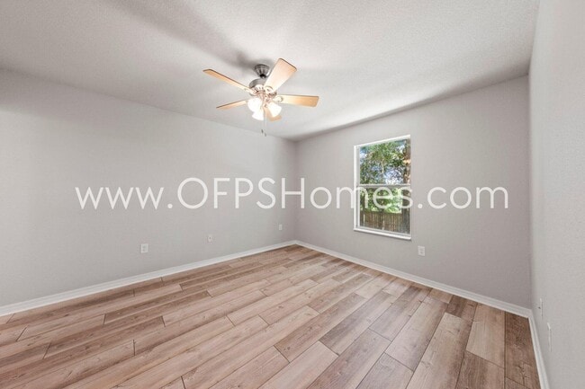 Building Photo - 107 Cabana Way