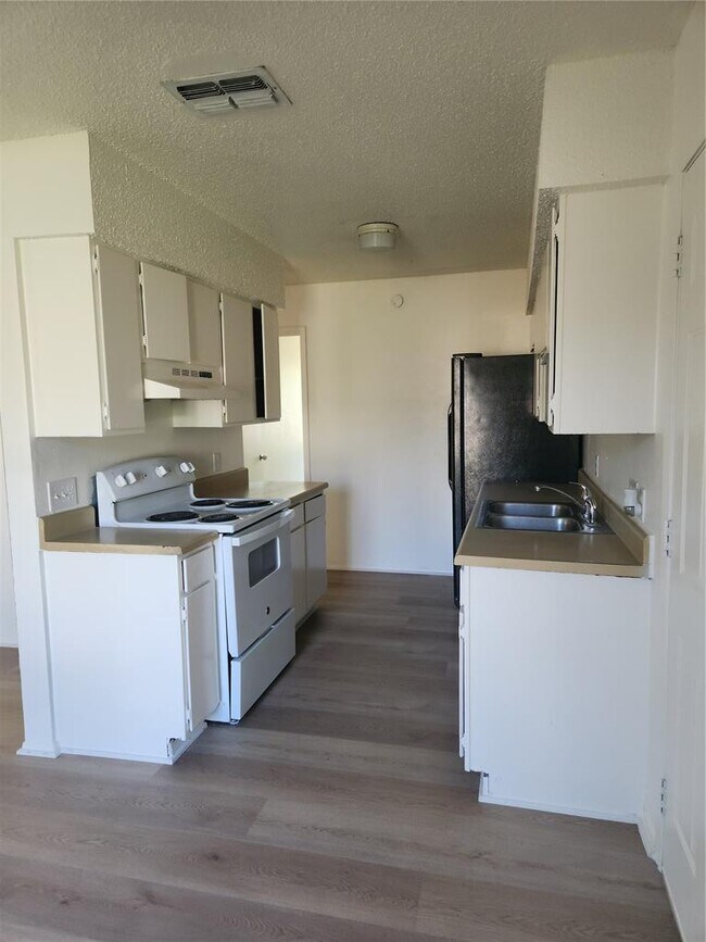 Building Photo - 905 Fieldwood Dr