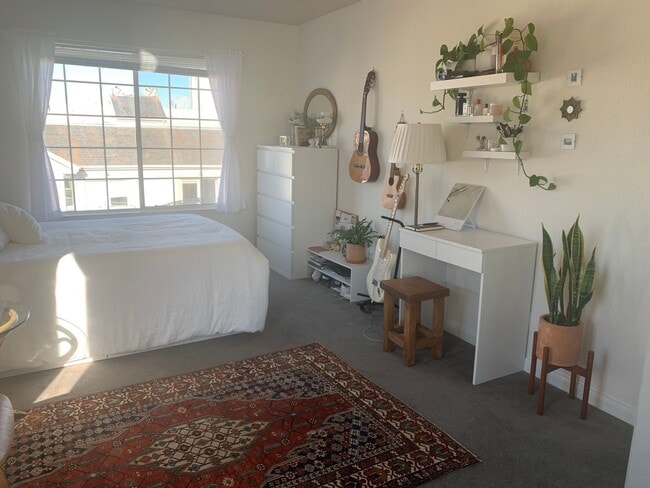 Building Photo - Epic Real Estate & Asso. Inc. - Beautiful, Spacious & Sunny 2 br/2ba Condo Available in Mission -...