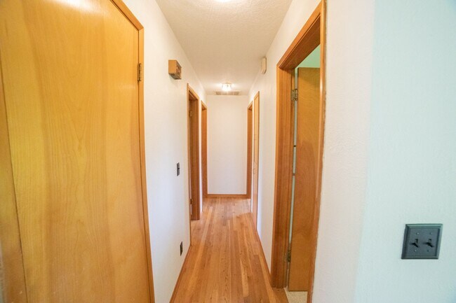 Building Photo - Large One Level Oregon City Home
