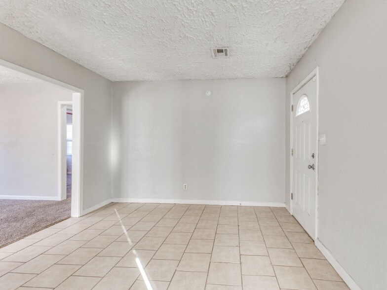 Building Photo - 1127 East 26th Pl N