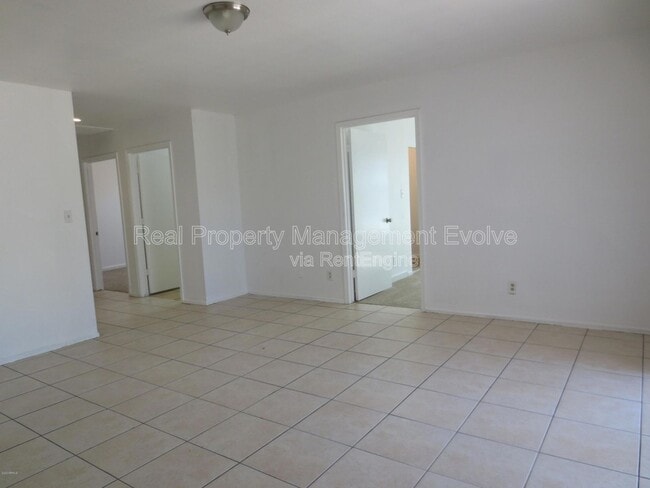 Building Photo - 2950 E Mobile Ln