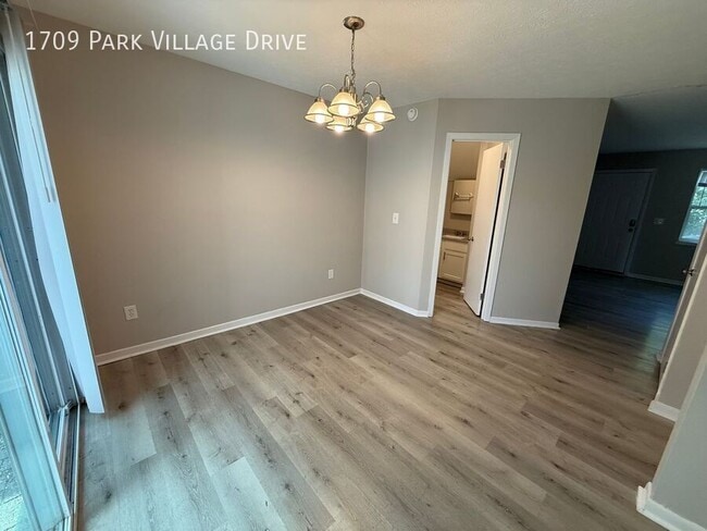 Building Photo - 1709 Park Village Dr