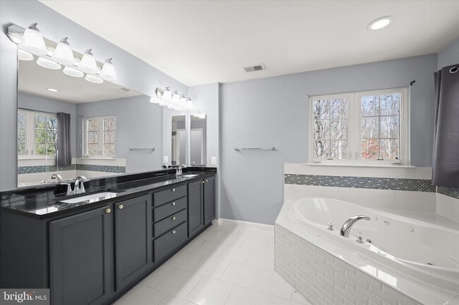 Building Photo - 8314 Sunnybrook Ct