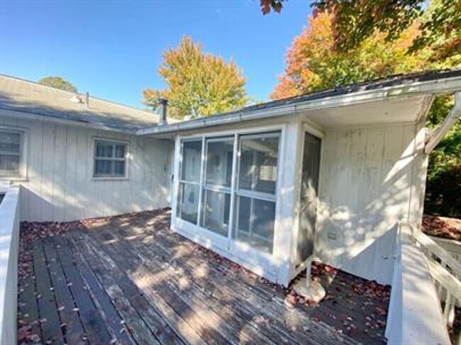 Building Photo - 5 Bedroom Home in Essex Junction!