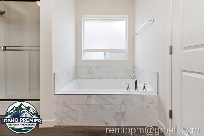 Building Photo - 7642 E Lightfoot St