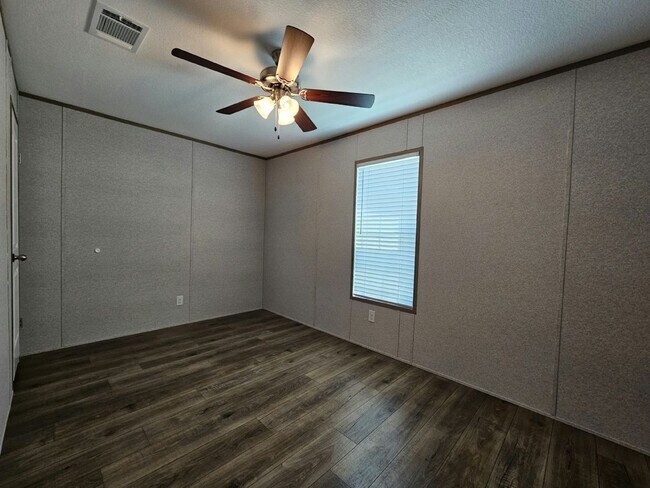 Building Photo - 514 Suwanee Dr