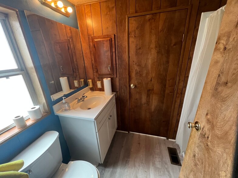 Building Photo - 203 Shoshone Ln