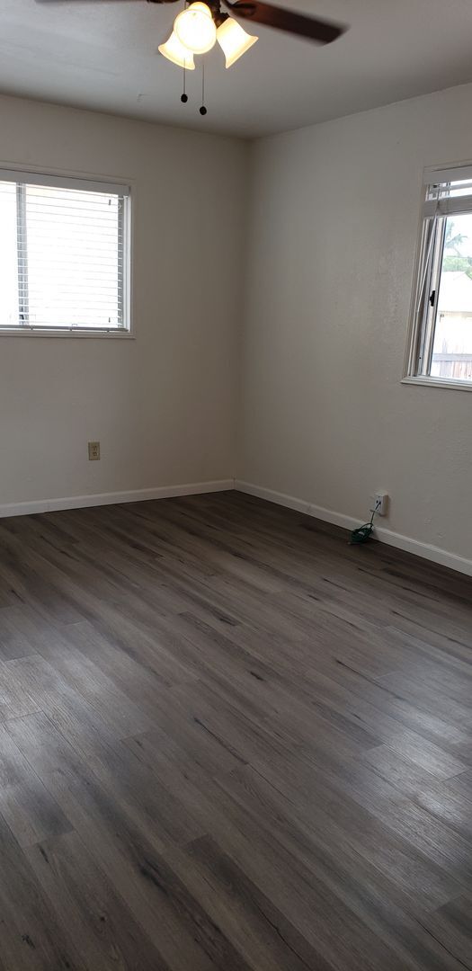 Building Photo - $1000 REBATE! Studio cottage with AC! - Desirable neighborhood (Amherst)