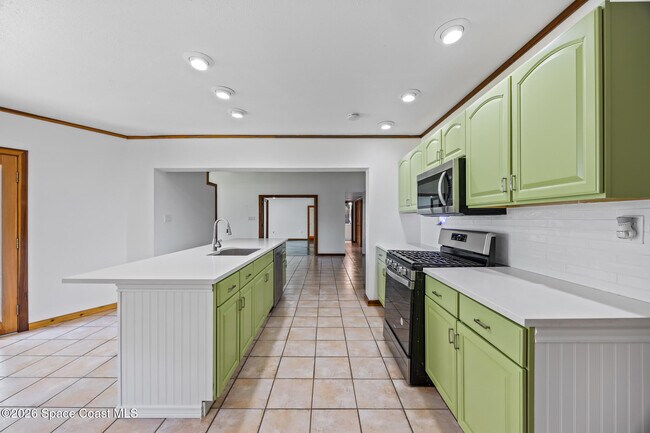 Building Photo - 485 N Shore Dr
