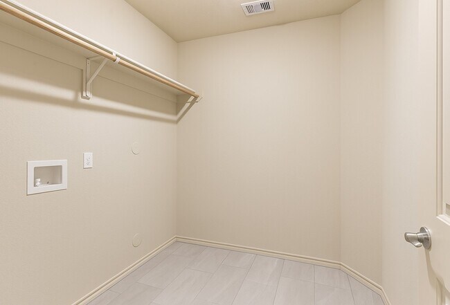 Building Photo - 2414 Fall Aster Dr