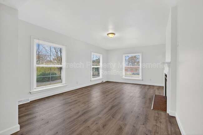 Building Photo - 5 Van Crest Ln