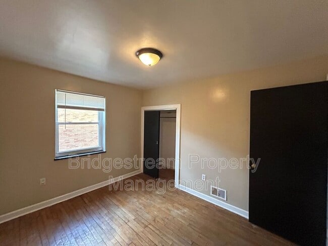 Building Photo - 960 Sherwood Dr