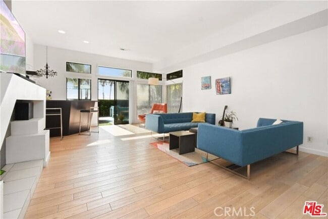 Building Photo - 6508 Via Baron