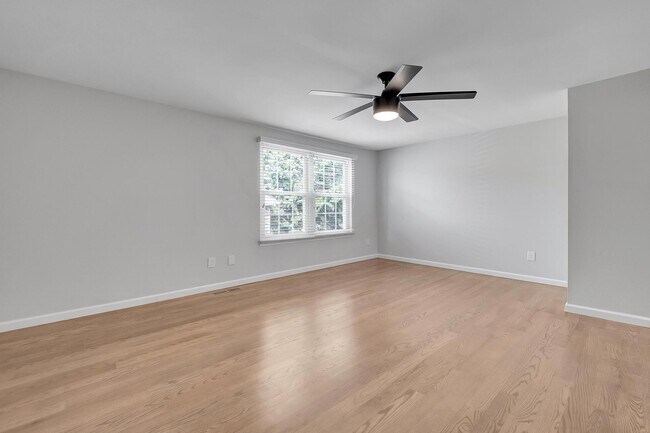 Building Photo - 41705 Broquet Dr