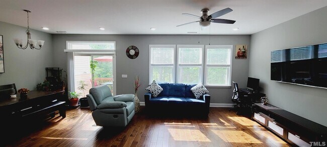 Building Photo - 529 Buhrstone Dr