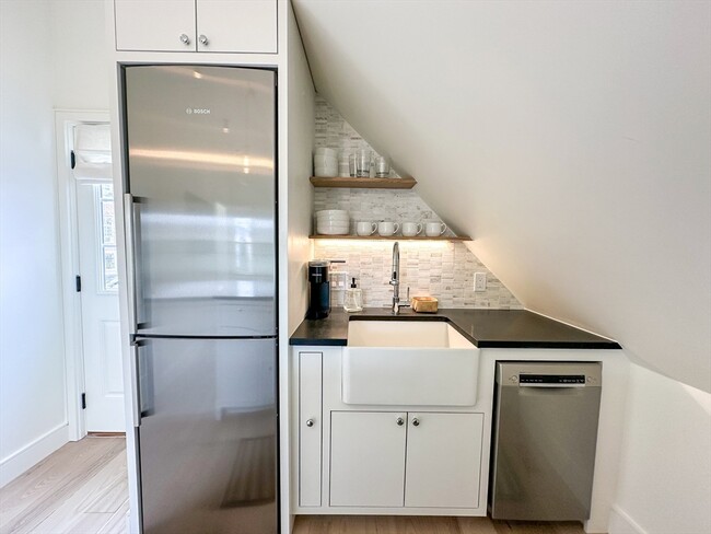 Building Photo - 30 Thornley St