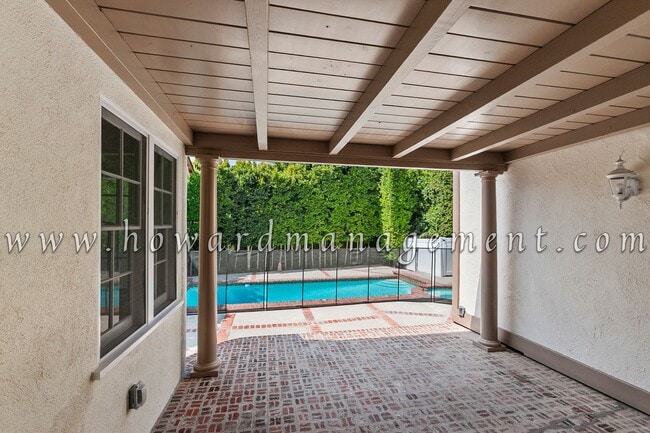 Building Photo - Contemporary Style 5bed/5bath Home with Ad...