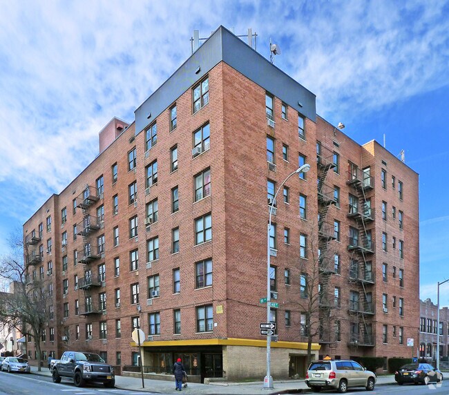 Primary Photo - 147-25 88th Avenue