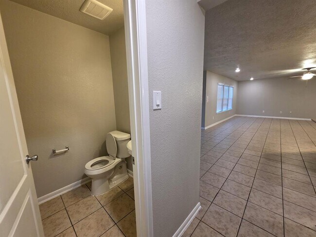 Building Photo - 25335 Briscoe Village Dr