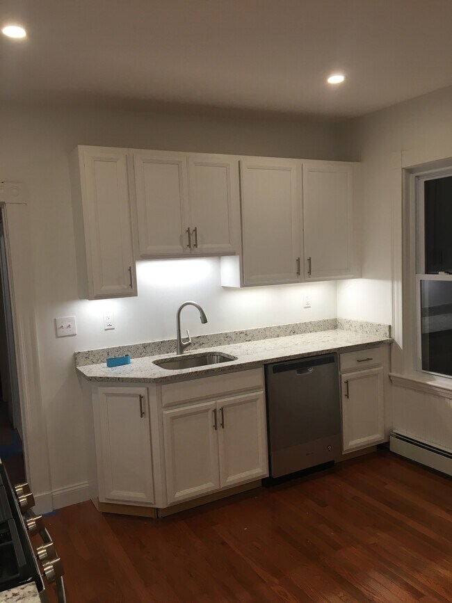 Building Photo - 11 Harold St