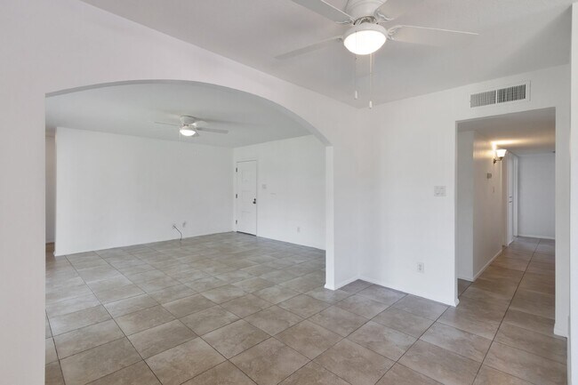 Building Photo - Terrific Old Town Scottsdale Rental!