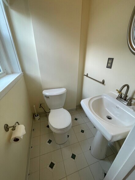 Building Photo - 797 Washington St