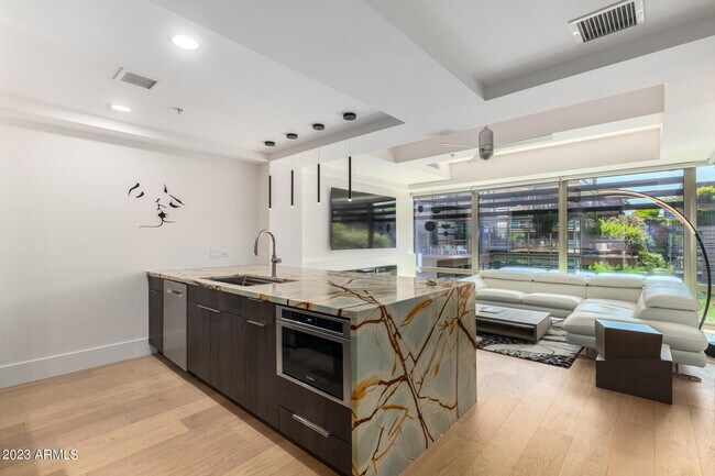 Building Photo - 7137 E Rancho Vista Dr