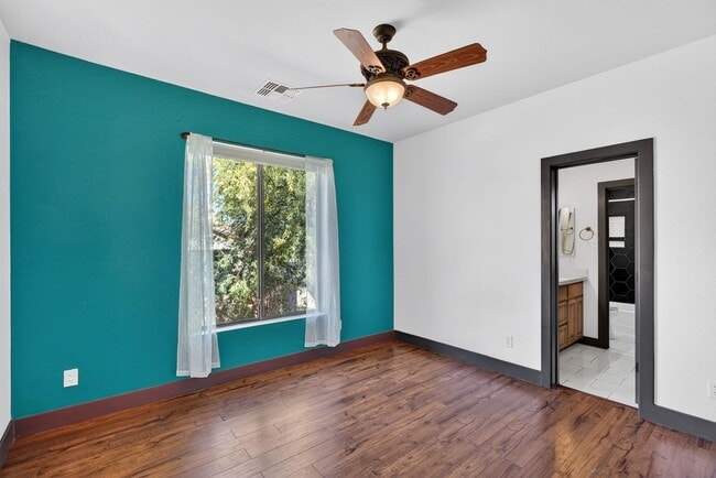 Building Photo - 6932 E Pearl St