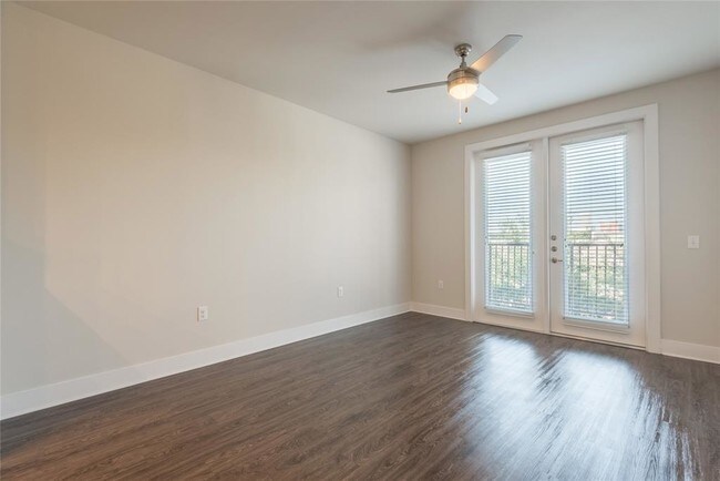 Building Photo - 1520 N Memorial Way