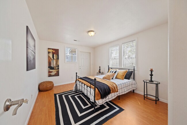 Building Photo - 1406 9th St