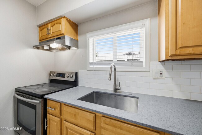 Building Photo - 5206 W Ocotillo Rd