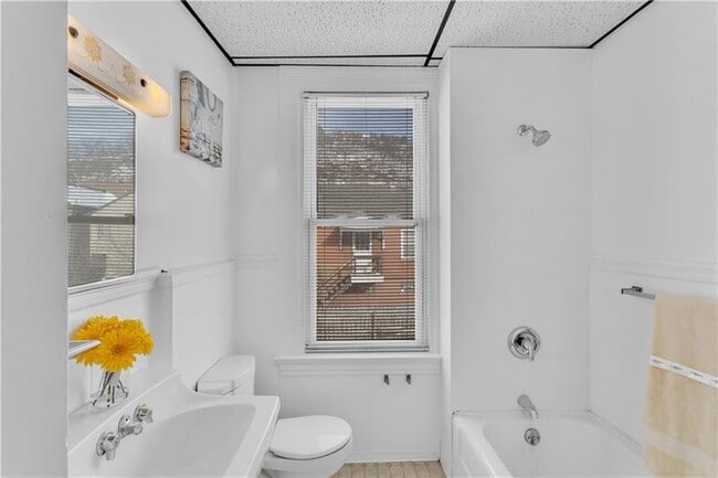 Building Photo - 1920 Middle St