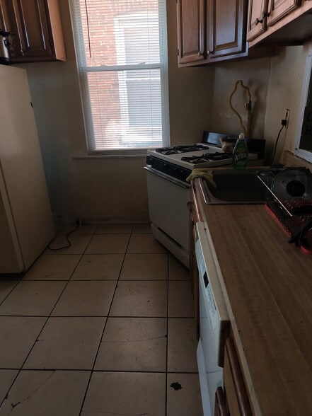 Building Photo - 1615 N Ellamont St