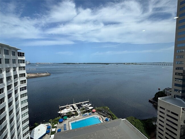 Building Photo - 999 Brickell Bay Dr