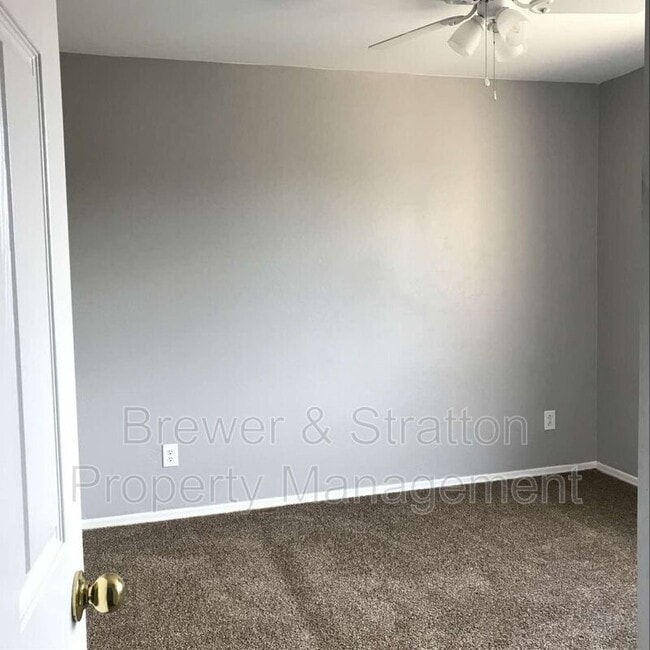 Building Photo - 4610 N 124th Ave