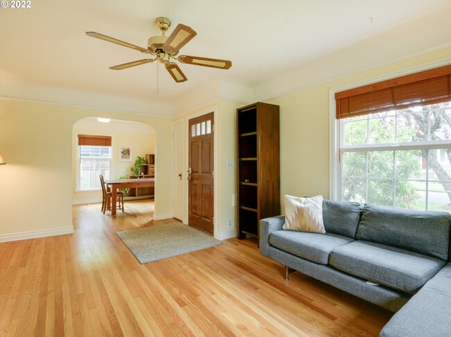 Building Photo - Charming 3 bed + office, 1.5 bath rental home in University Park Portland!