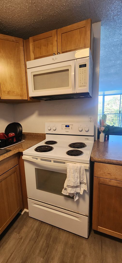 Building Photo - Cathedral Point Mililani